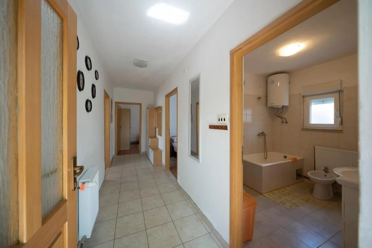Apartman Ema Gornji Karin Croatia