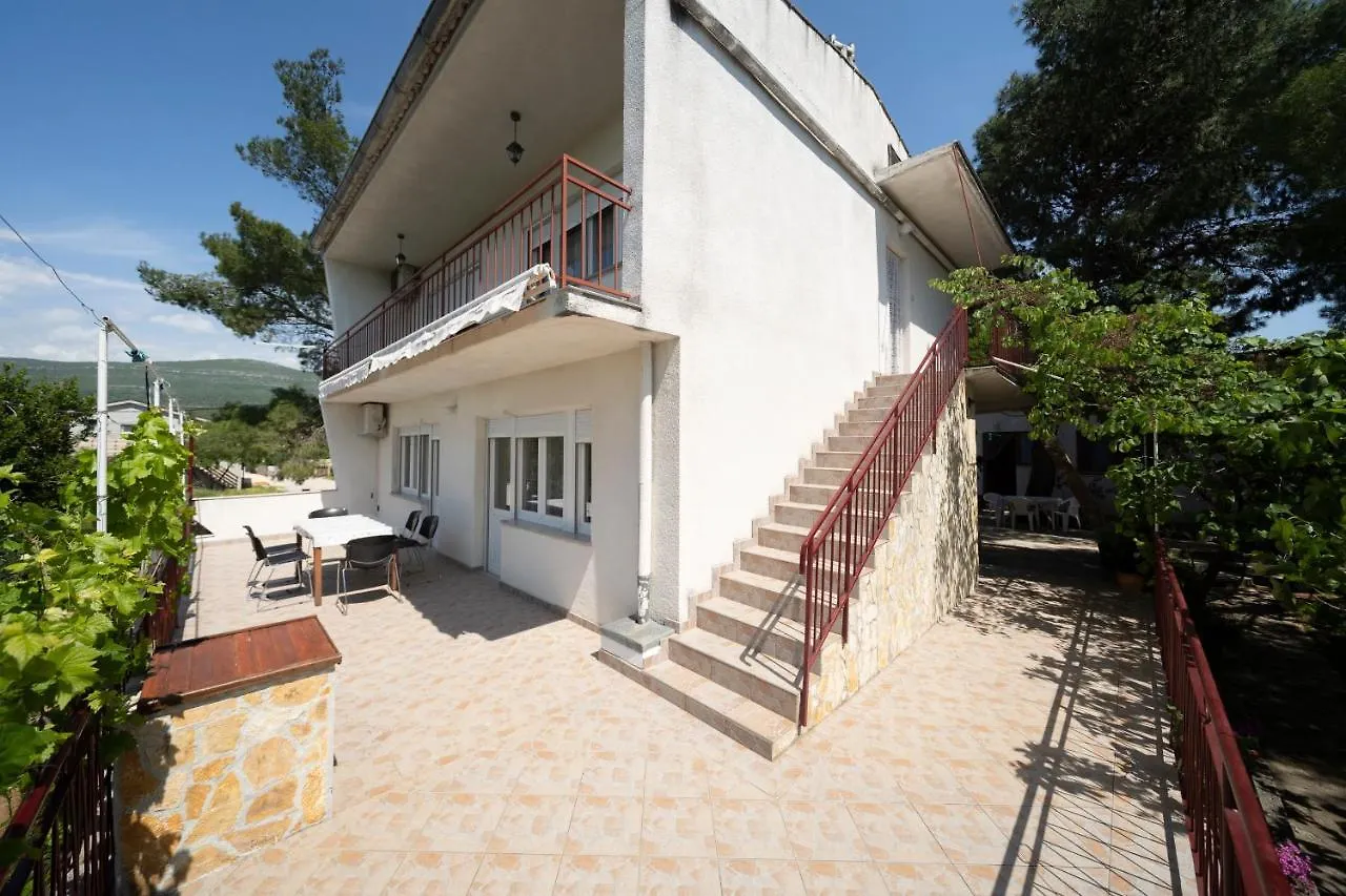 Apartman Ema Gornji Karin