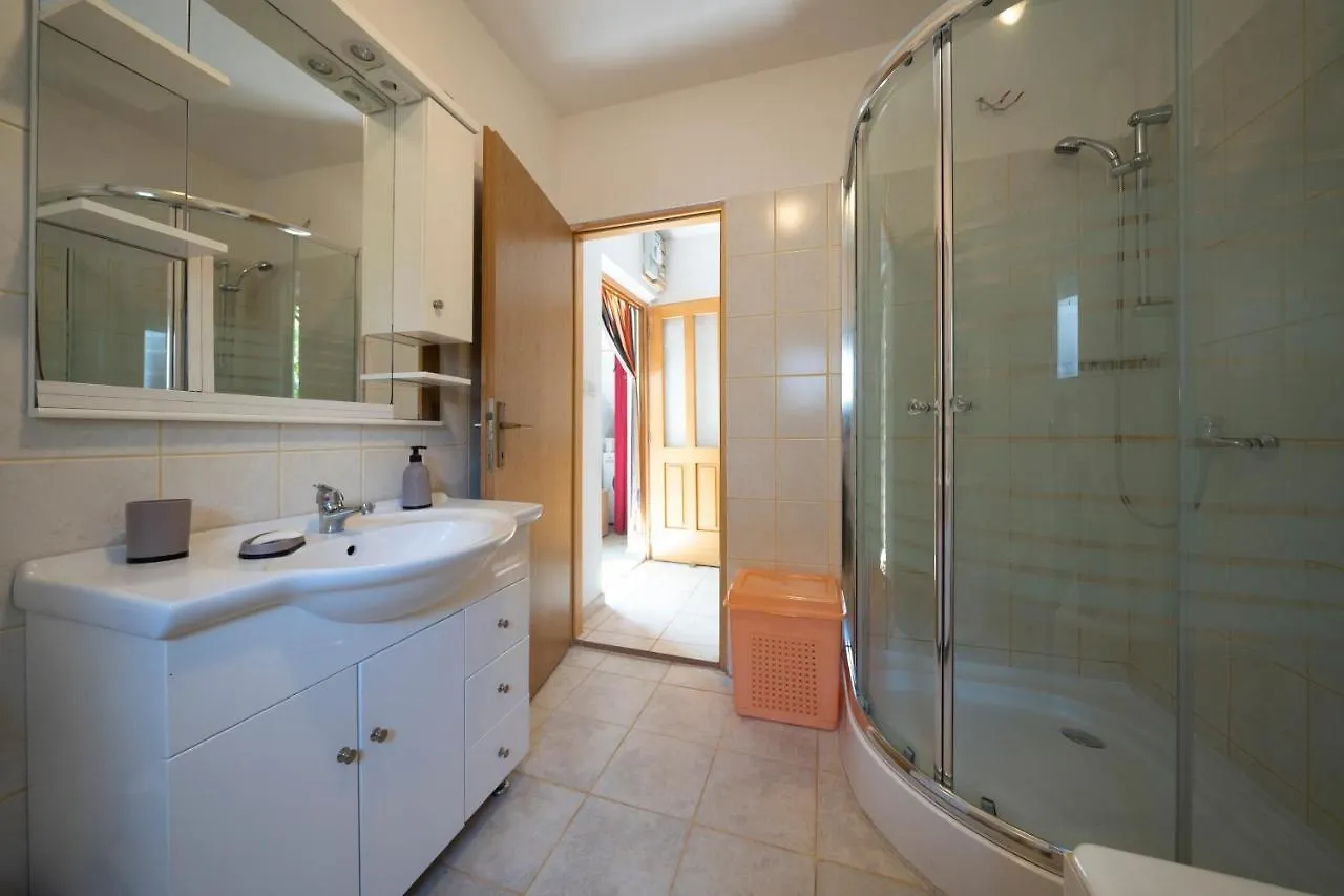Apartman Ema Gornji Karin Apartment